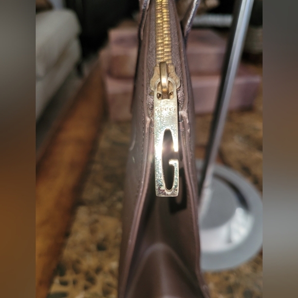 VINTAGE Gucci Elegant Brown Leather Handbag - Picture 6 of 13